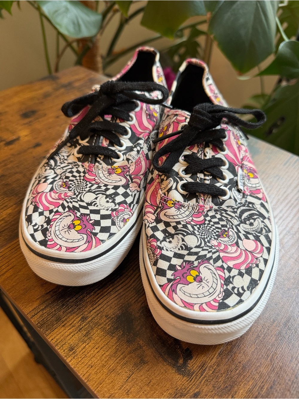 Vans x Disney Alice in Wonderland Cheshire Cat Sneakers W9 M7.5
